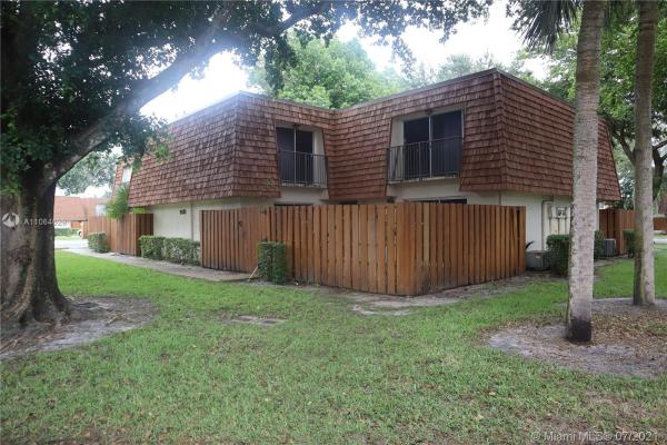 Woodvale, 9110 SW 22nd Ct #C-4, Davie, Florida 33324, image 2