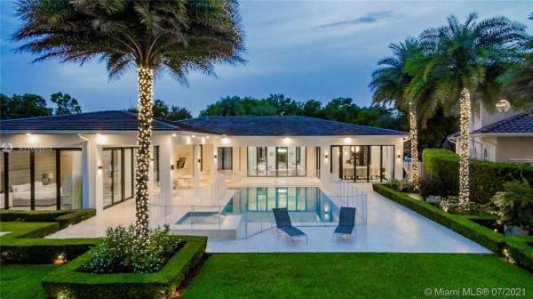 Loch Lomond, 16001 W Troon Cir, Miami Lakes, Florida 33014, image 2