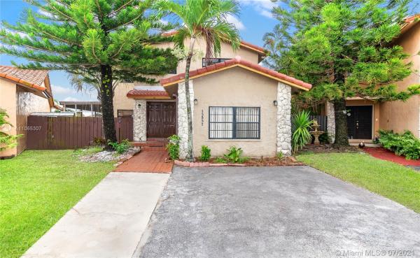 Tamiami Lakes, 13532 SW 9th Ln, Tamiami, Florida 33184, image 2