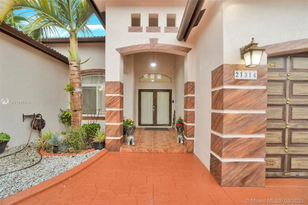 21314 SW 129th Pl, Unincorporated Dade County, Florida 33177, image 2