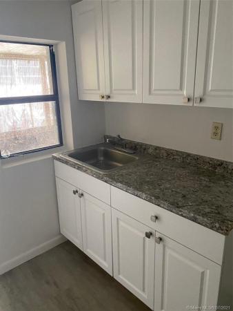Glenroyal, 2600 NW 1st St, Miami, Florida 33125, image 2