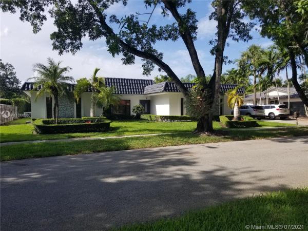 Loch Lomond, 6825 Gleneagle Dr, Miami Lakes, Florida 33014, image 2
