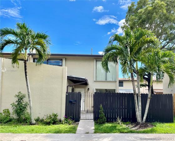 Snapper Creek Townhouses, 11056 SW 70th Ter, Kendall, Florida 33173, image 2