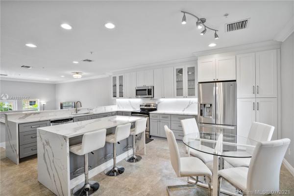 Pelican Perch, 2702 NE 8th Ave, Wilton Manors, Florida 33334, image 2