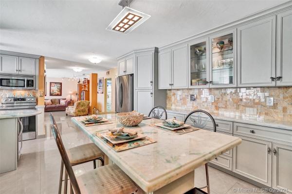 Collins Manor, 701 Collins Ave #4C, Miami Beach, Florida 33139, image 2