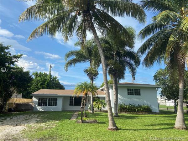 Mansionette Homes, 1275 NE 204th Ter, Ives Estates, Florida 33179, image 2