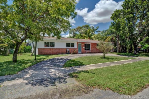 Heftler Homes, 10320 SW 53rd St, Westwood Lakes, Florida 33165, image 2