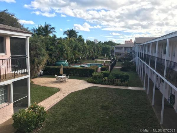 Town & Country, 1431 S 14th Ave #201, Hollywood, Florida 33020, image 2