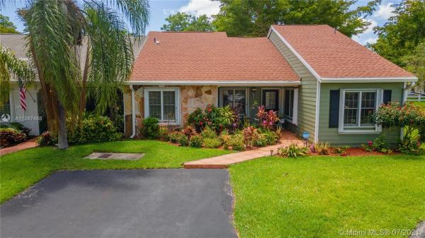 Hickory Lane Country Villas At Country Walk, 14617 SW 143rd Place Cir, Country Walk, Florida 33186, image 2