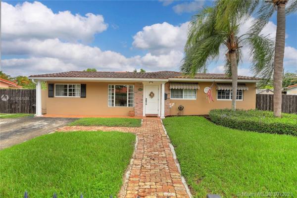 Heftler Homes, 10321 SW 56th St, Westwood Lakes, Florida 33165, image 2