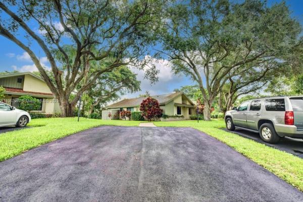 Shadywoods 1, 3677 Arelia Dr N, Delray Beach, Florida 33445, image 2