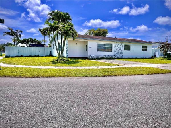 Royale Green, 5053 SW 128th Pl, Kendale Lakes, Florida 33175, image 2