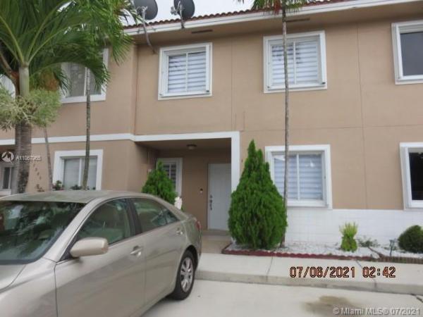 Weitzer Serena Lakes Townhomes, 17372 SW 140th Ct, Richmond West, Florida 33177, image 2