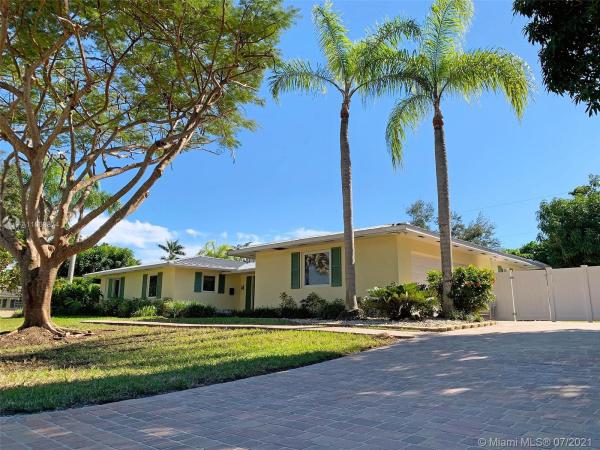 Country Club Grove, 8540 SW 150th Ter, Palmetto Bay, Florida 33158, image 2