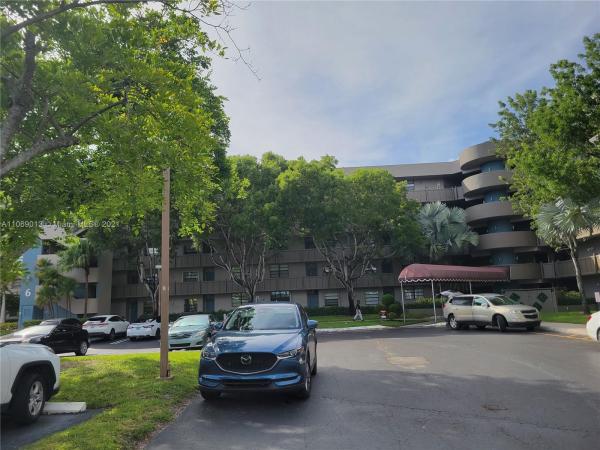 Colony Point, 901 Colony Point Cir #105, Pembroke Pines, Florida 33026, image 1