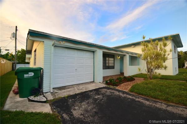 Mansionette Homes, 1345 NE 203 St #, Ives Estates, Florida 33179, image 2