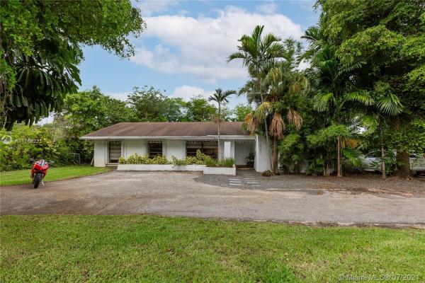 County Squire Estates, 20260 NE 25th Ave, Ojus, Florida 33180, image 2