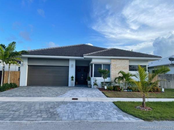 Venetian Parc, 15012 SW 177th Ter, Richmond West, Florida 33187, image 2