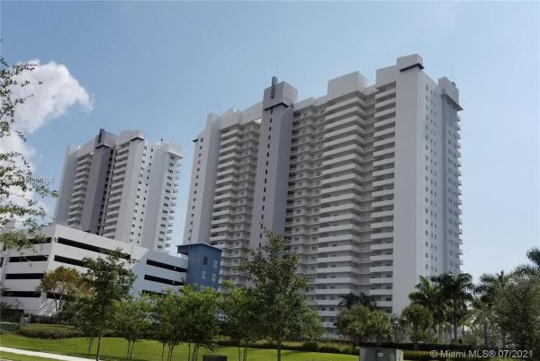 One Fifty One At Biscayne, 15051 Royal Oaks Ln #1603, North Miami, Florida 33181, image 2