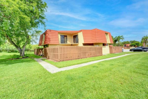 Banyan Lake, 8170 Thames Blvd #C, Boca Raton, Florida 33433, image 2