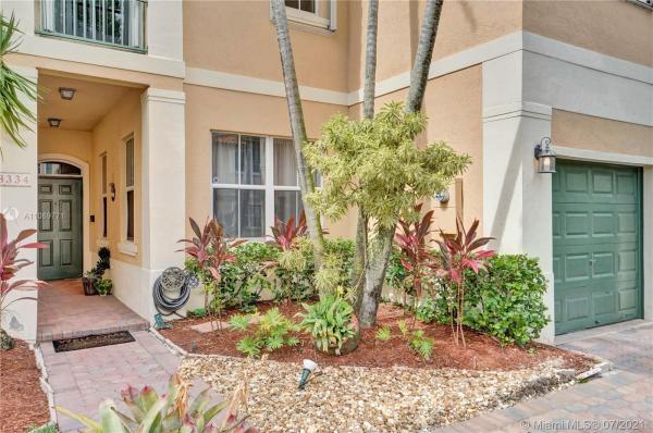Anchorage At Miami Lakes, 8334 NW 144th Ter, Miami Lakes, Florida 33016, image 2