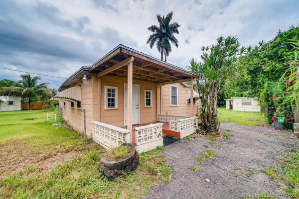 Biscayne Gardens, 108 NE 160th St, Golden Glades, Florida 33162, image 2