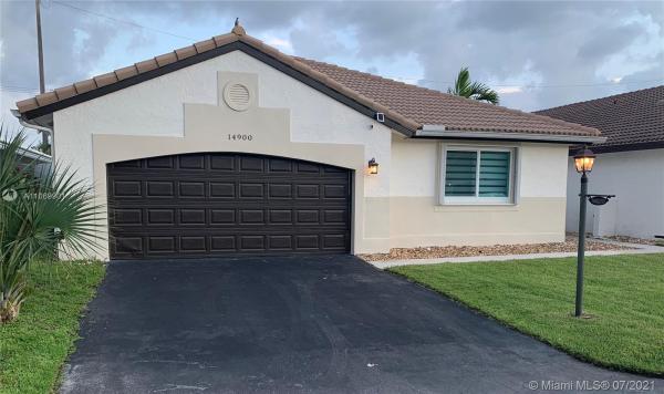 Waterford Patio Homes, 14900 Newcastle Ln, Davie, Florida 33331, image 2