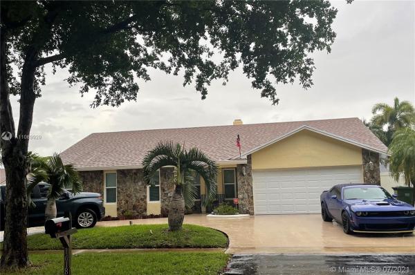 Woodbridge At Pembroke Lakes, 10181 NW 21st St, Pembroke Pines, Florida 33026, image 2