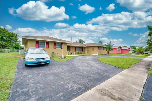 Mirror Lake Estates, 7440 NW 16th St, Plantation, Florida 33313, image 2