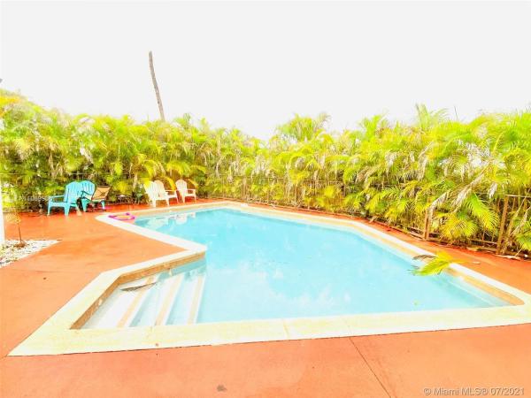 Lakes Of Avalon, 8125 NW 187th Ter, Hialeah, Florida 33015, image 2