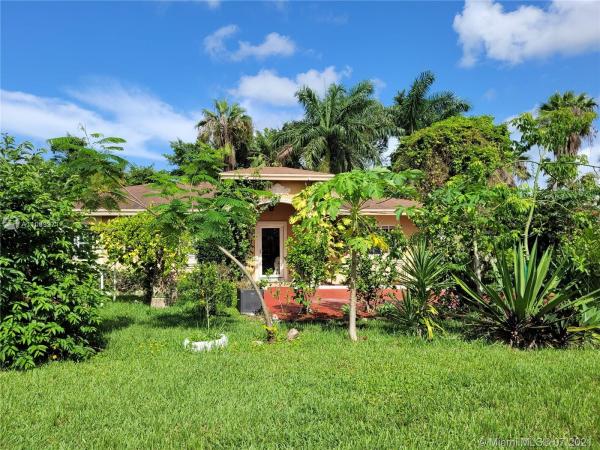 Villas Of Palm Bay, 890 SW 9th Plz, Florida City, Florida 33034, image 2