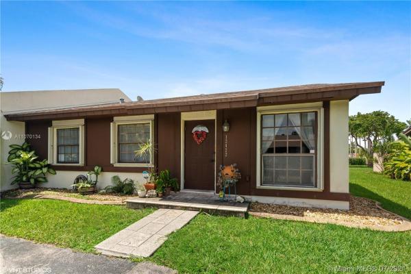Devon Aire Villas, 12422 SW 119th Ter #12422, The Crossings, Florida 33186, image 2