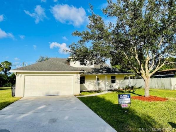 733 NE Lanfair St, Florida 34983, image 2