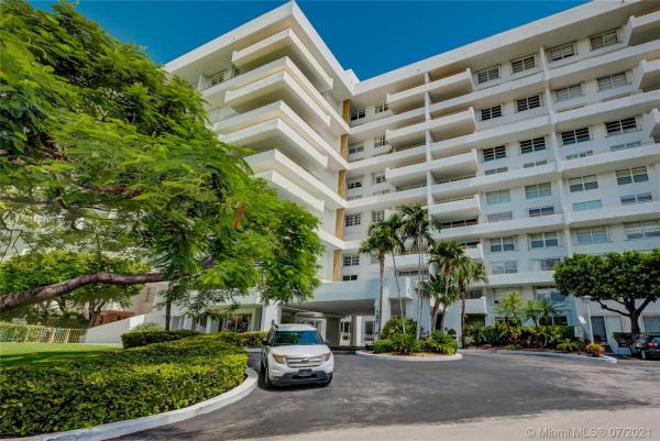 Commodore Club West, 155 Ocean Lane Dr #1211, Key Biscayne, Florida 33149, image 2