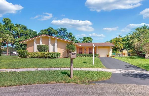 Bel Aire, 10192 SW 200th Ter, Cutler Bay, Florida 33189, image 2