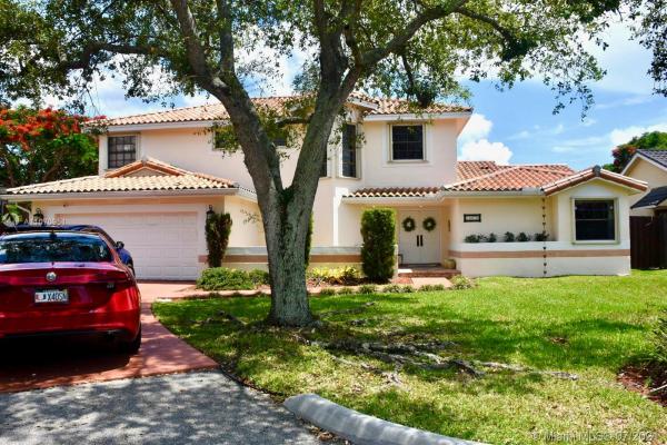 Mansions Cove At Lakes Of The Meadow, 15570 SW 46th Ln, Kendall West, Florida 33185, image 2