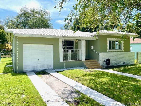 Country Club Estates, 117 South Dr, Miami Springs, Florida 33166, image 2