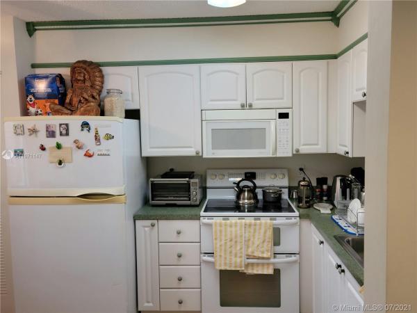 Huntington Lakes 4, 7280 Amberly Ln #305, Delray Beach, Florida 33446, image 2
