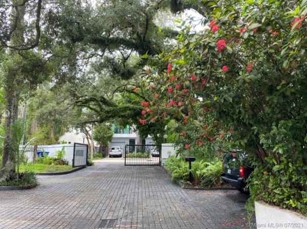 Lincoln Manor, 2970 Jackson Ave 0, Miami, Florida 33133, image 2