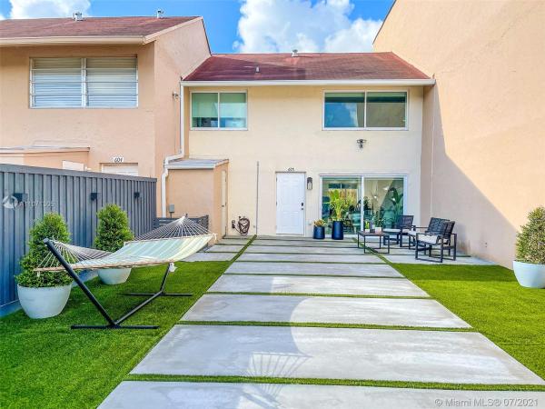 Lake & Tennis Villas, 8410 SW 154th Circle Ct #605, Kendall West, Florida 33193, image 2