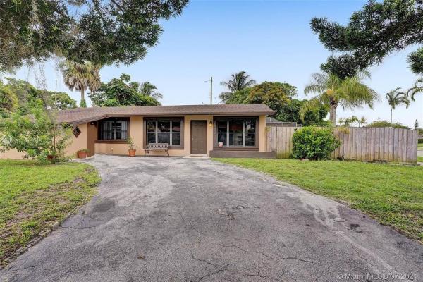 Broadview Country Club Estates, 6280 SW 18th Ct, North Lauderdale, Florida 33068, image 2