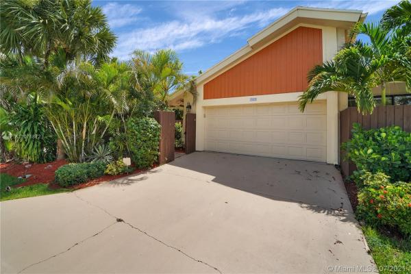 Sierra Del Mar, 7517 E Sierra Dr E, Boca Raton, Florida 33433, image 2