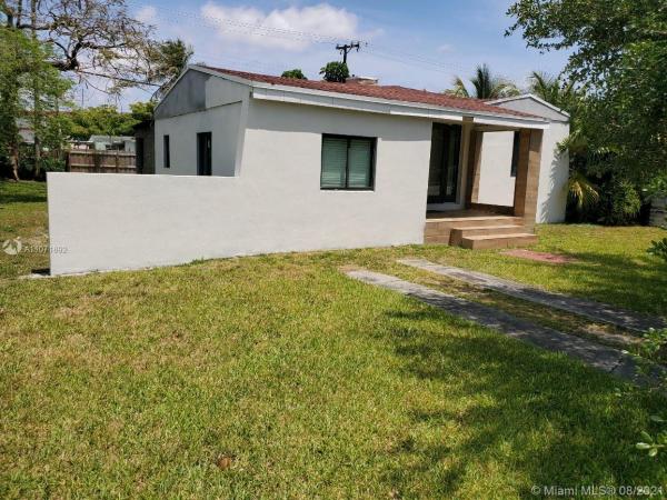 Westerfield Manor, 5759 SW 42nd St, Westwood Lakes, Florida 33155, image 2