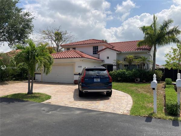 Park Isle At Lakes Of The Meadow, Kendall West, Florida 33185, image 2