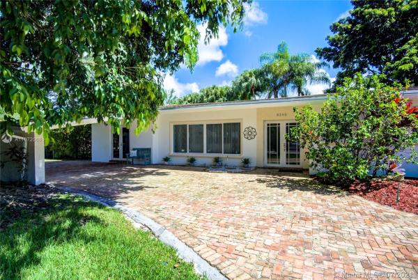 Suniland Manor, 8205 SW 132nd St, Pinecrest, Florida 33156, image 1