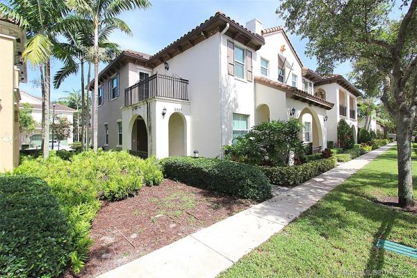 Cascada Isle, 2927 Cascada Isles Way, Cooper City, Florida 33024, image 2