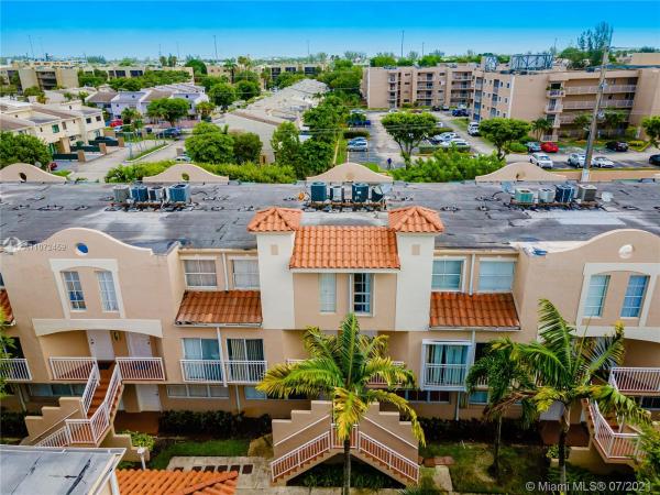 Coral Pointe Townhomes, 8585 NW 6th Ln #9-205, Fountainebleau, Florida 33126, image 2