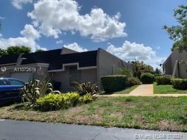 Fairway Townhouses, 19520 Bobolink Dr, Country Club, Florida 33015, image 2
