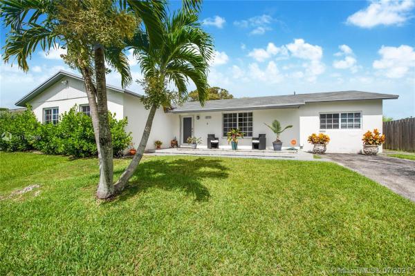 Meadow Wood Manor, 26550 SW 124th Ave, Kendale Lakes, Florida 33032, image 2