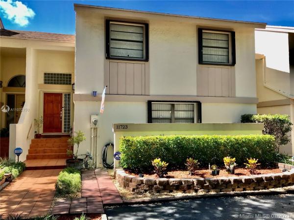 Shadywood Villas, 11723 SW 92nd Ter, Kendall, Florida 33186, image 2